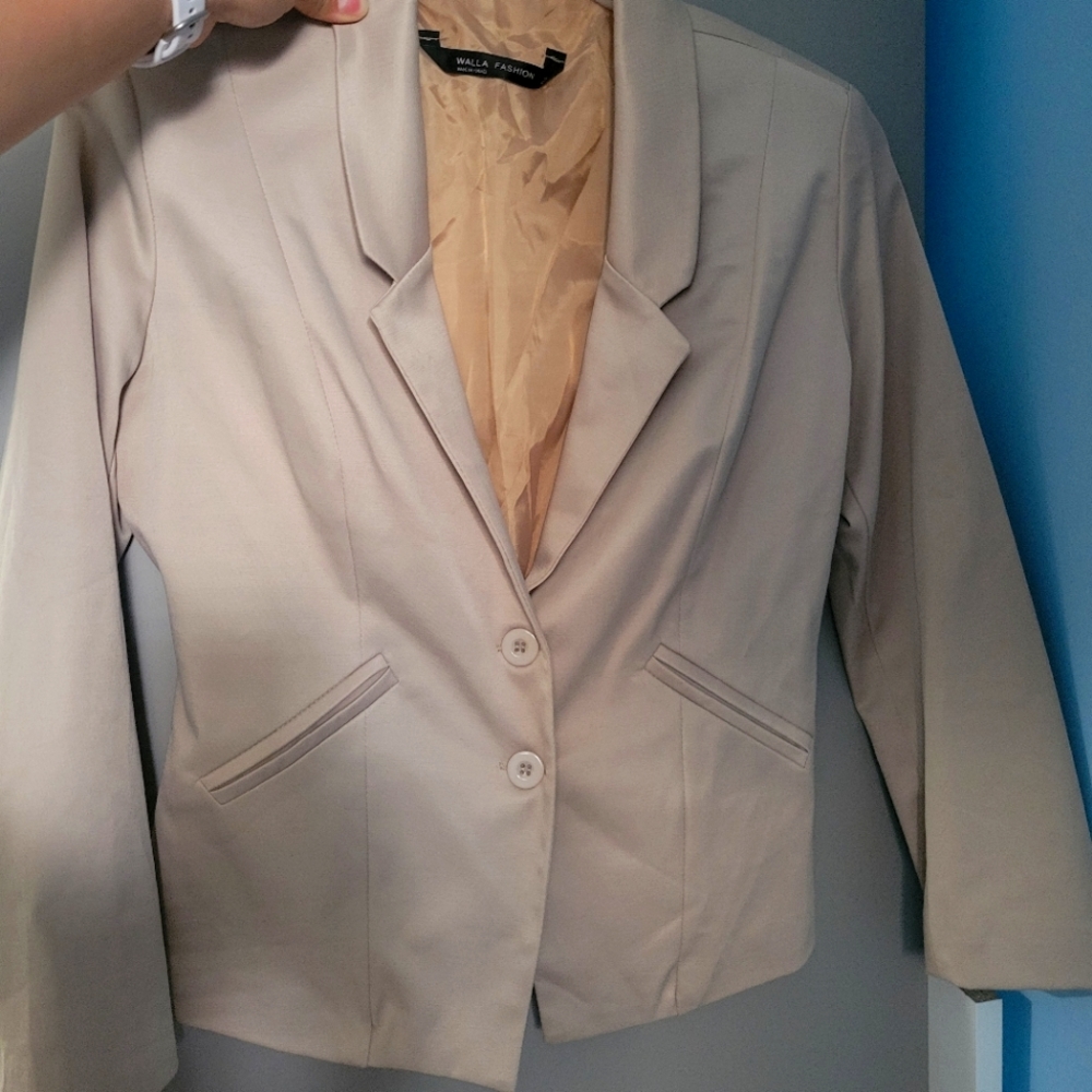 Walla Fashion women's beige blazer